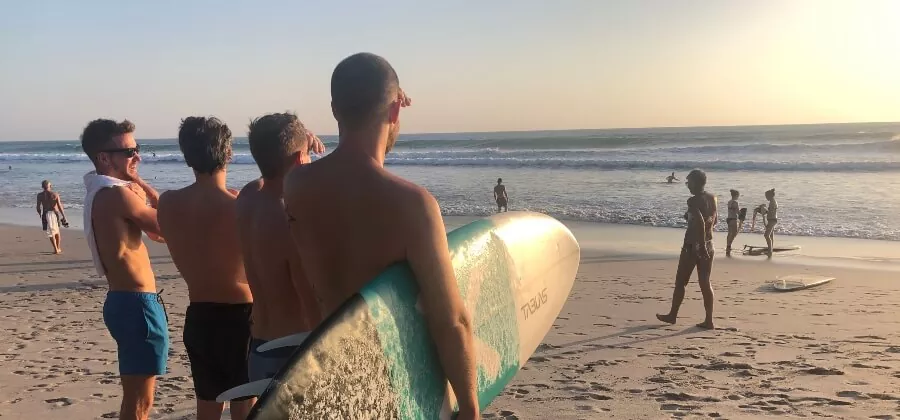 Surfer à Playa Santa Teresa