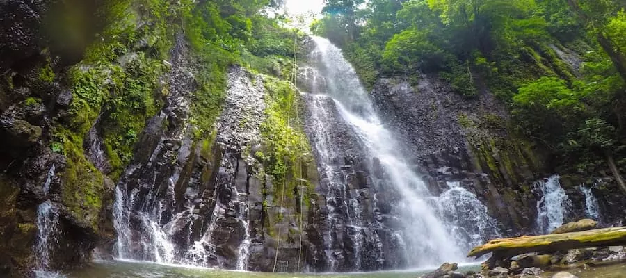 REACH THE WATERFALLS 