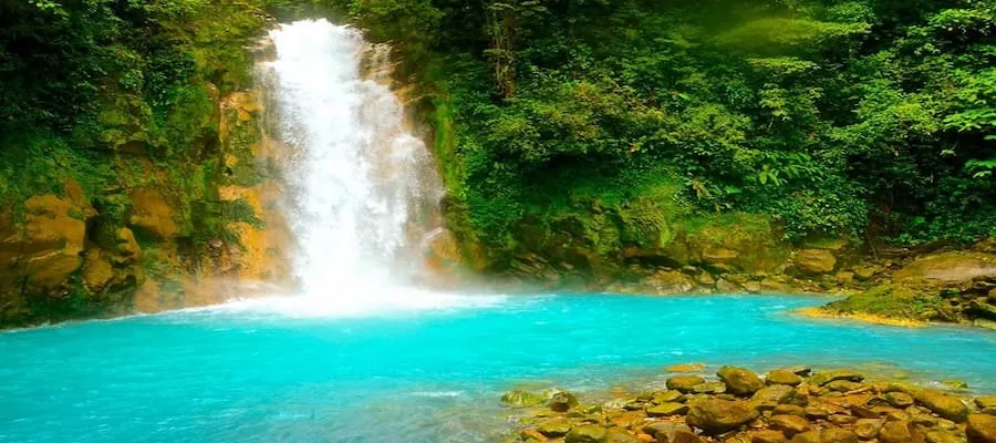 UNE RIVIÈRE MAGIQUE