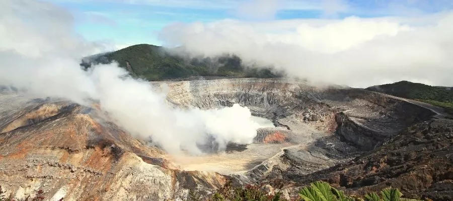POÁS VOLCANO