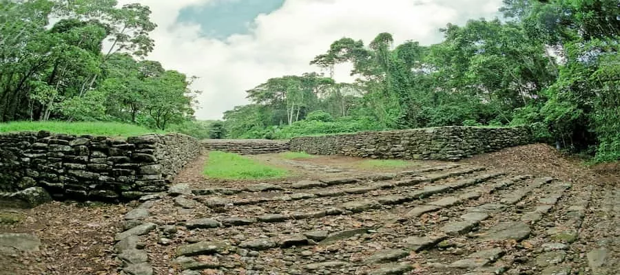 HISTOIRE DU MONUMENTO NACIONAL GUAYABO