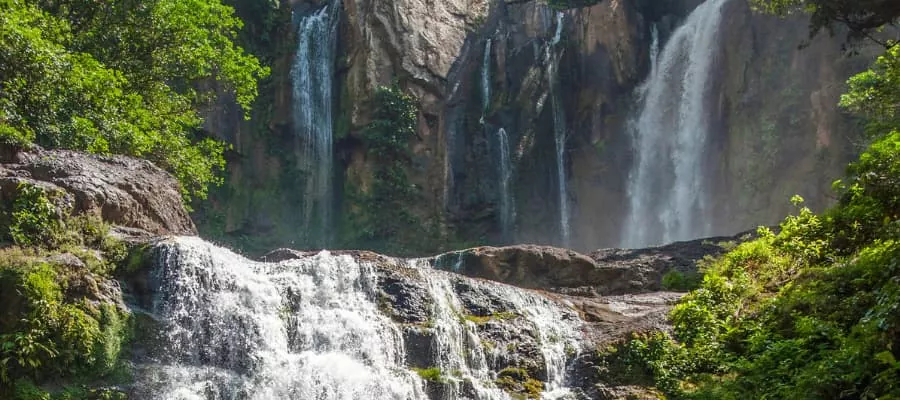 ADMIRER LA CASCADE NAUYACA