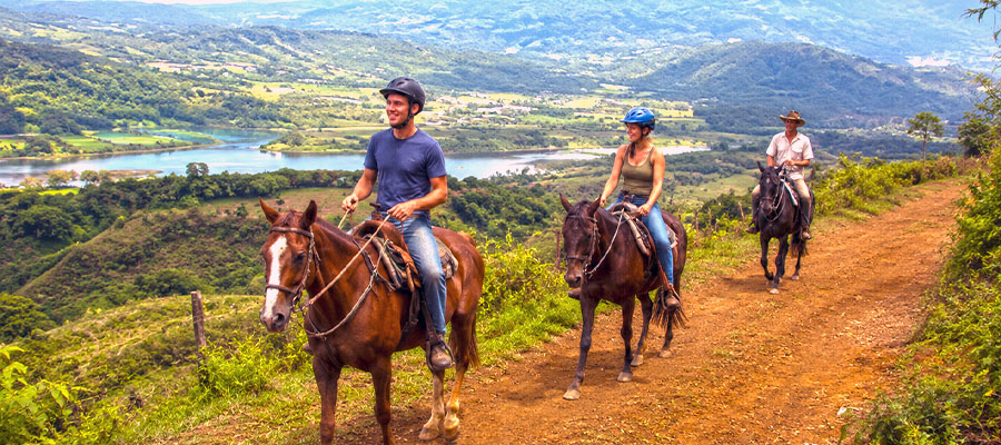 randonnee-a-cheval-turrialba