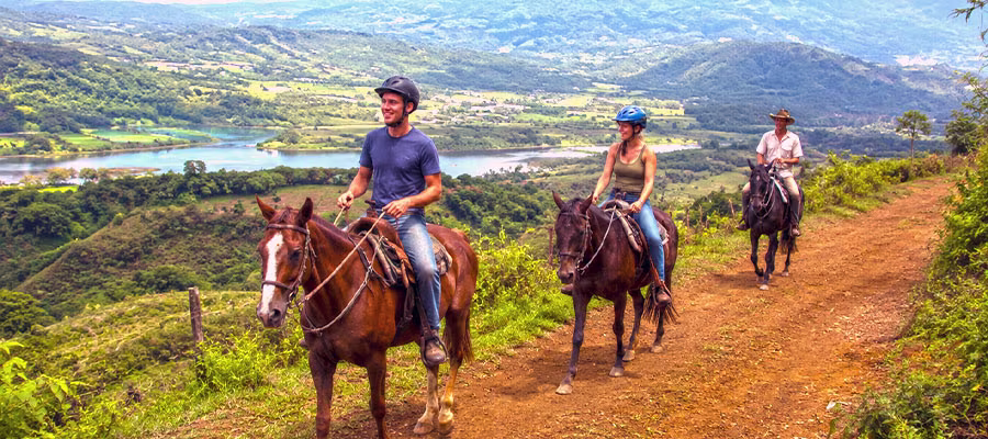 randonnee-a-cheval-turrialba