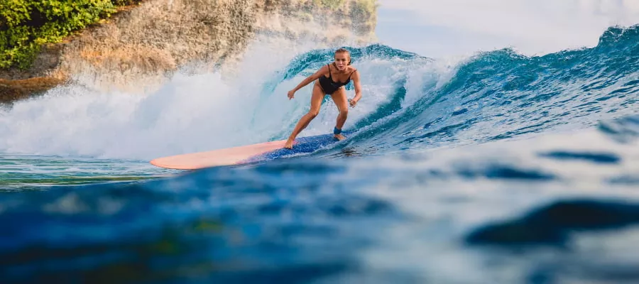 FAIRE DU SURF SUR LA PLAGE DE DOMINICAL