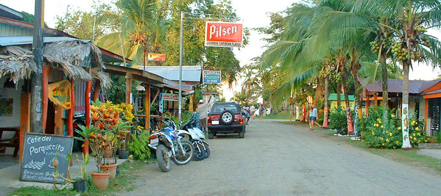 cahuita-downtown