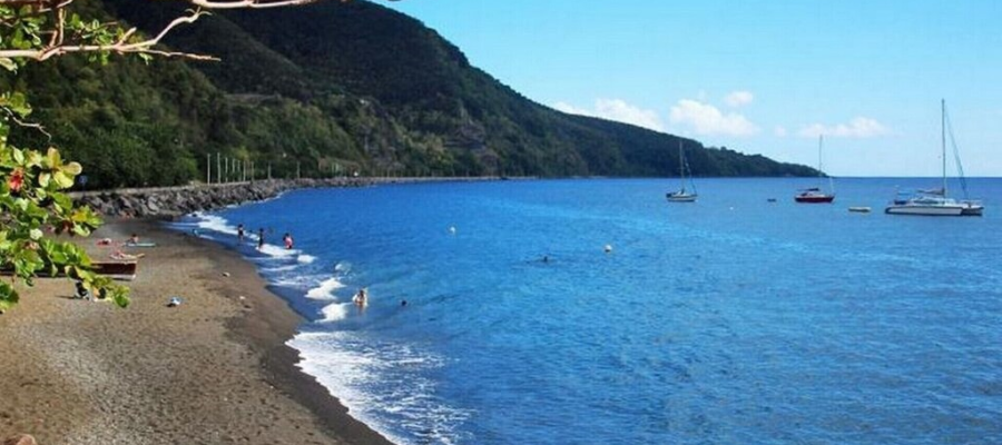 La plage de Rivière Sens en Guadeloupe 