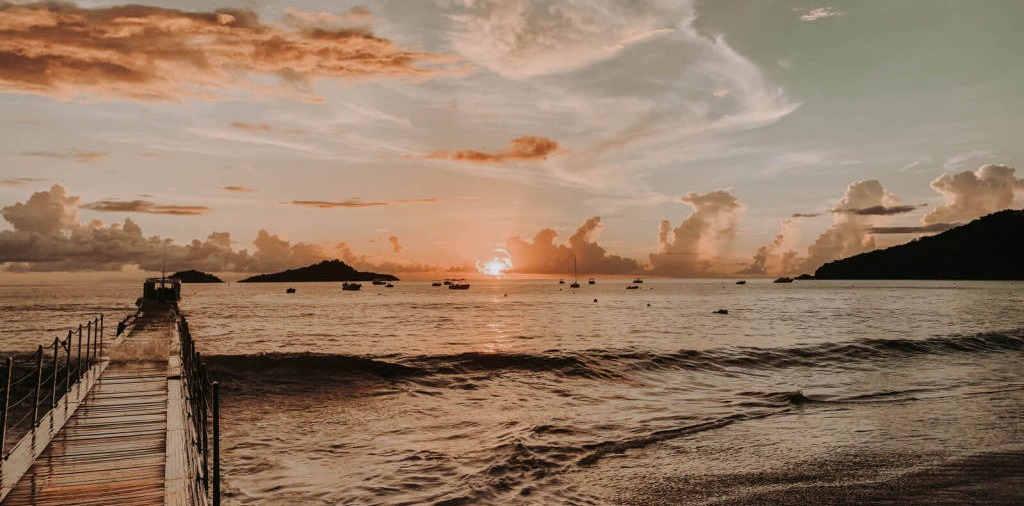 Coucher de soleil îlets Pigeon Malendure - Guadeloupe
