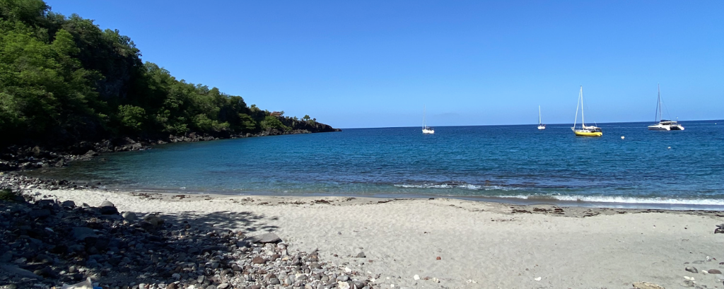 plage petite anse bouillante guadeloupe