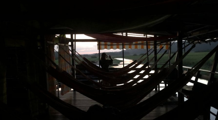 marais-de-kaw-nuit-ecolodge-flottant-hamacs