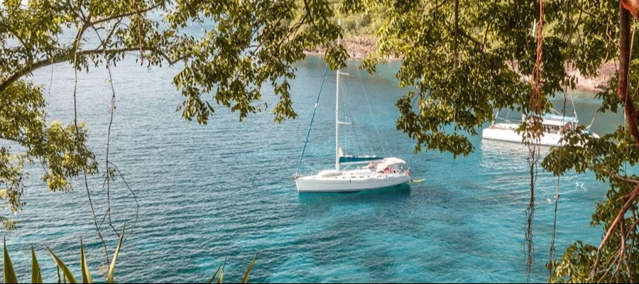 Bateau Sur la mer à Anse Noire - Martinique