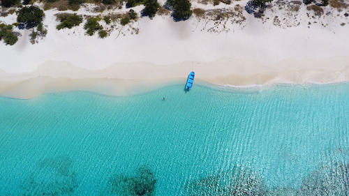 Bahía de las Águilas, una de las hermosas playas de arena blanca