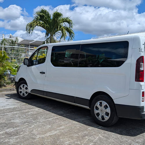 500x500-location-voiture-7-9-places-reunion