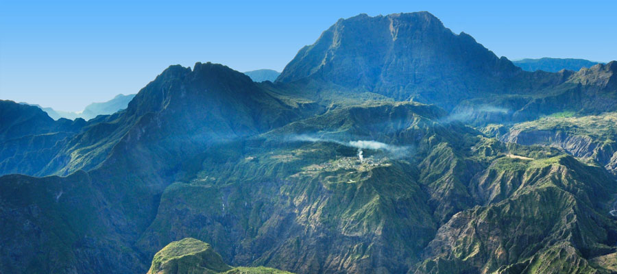 vue-sur-le-cirque-de-mafate