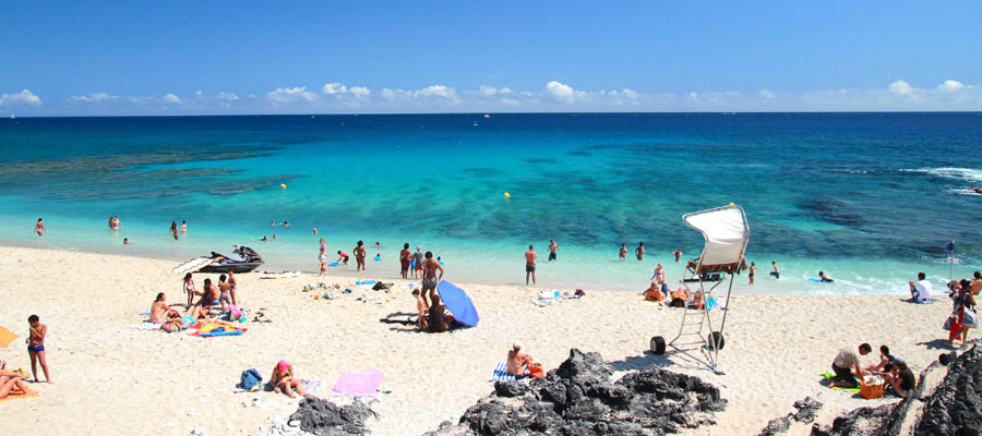 sur-la-plage-boucan-canot