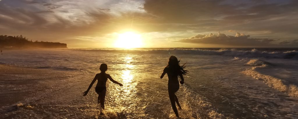plage-boucan-canot-sunset-enfants
