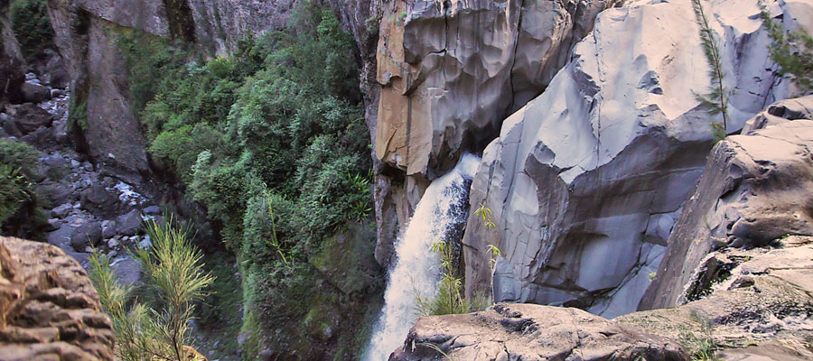 cascade-bras-rouge-vue-de-haut