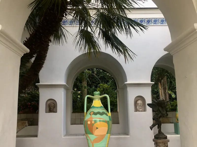 Headline picture from the Liselotte Watkins goes to Capri with stunning new sculptures article