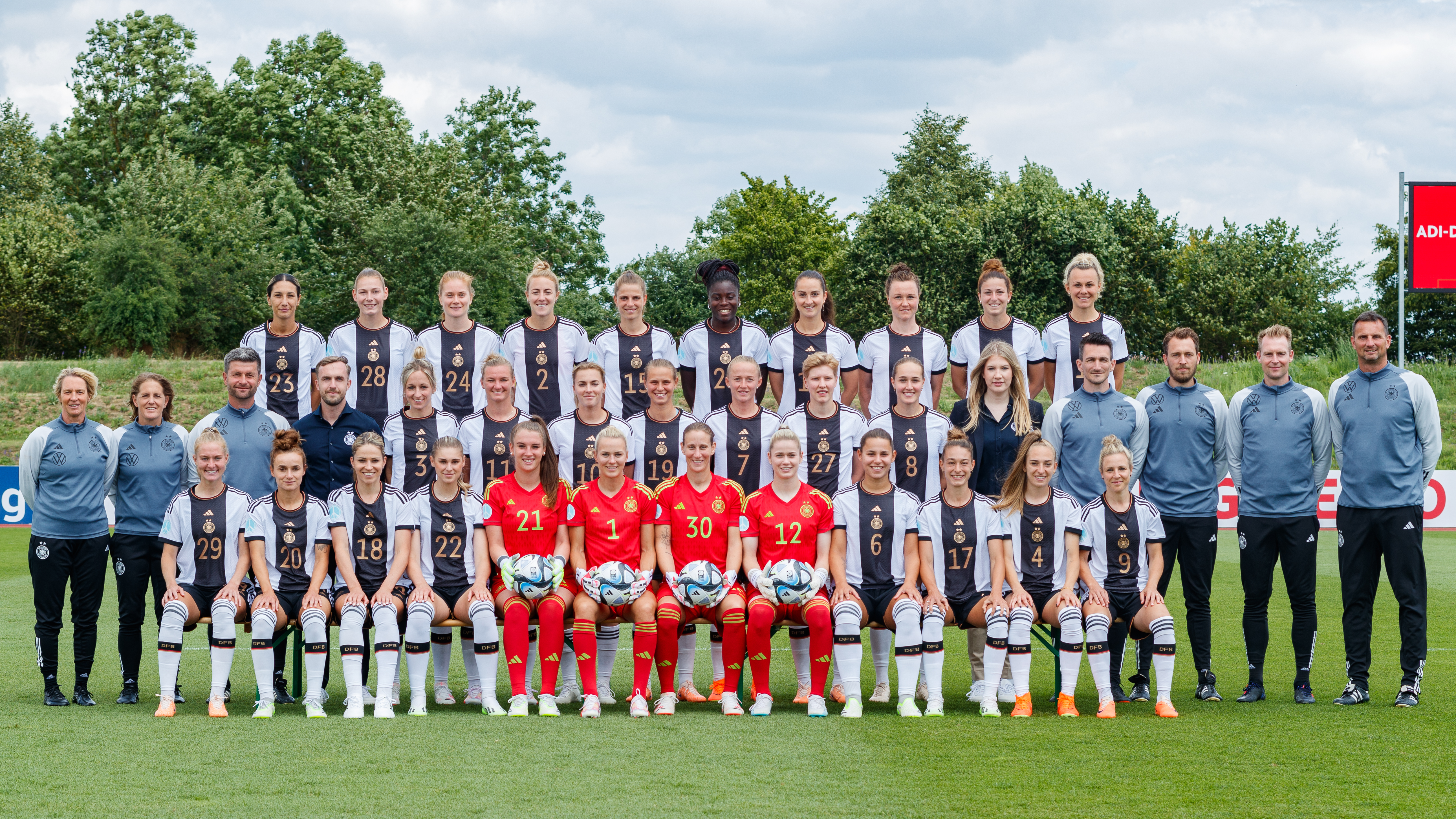 Gruppenfoto der Deutschen Frauen Fußball Nationalmannschaft