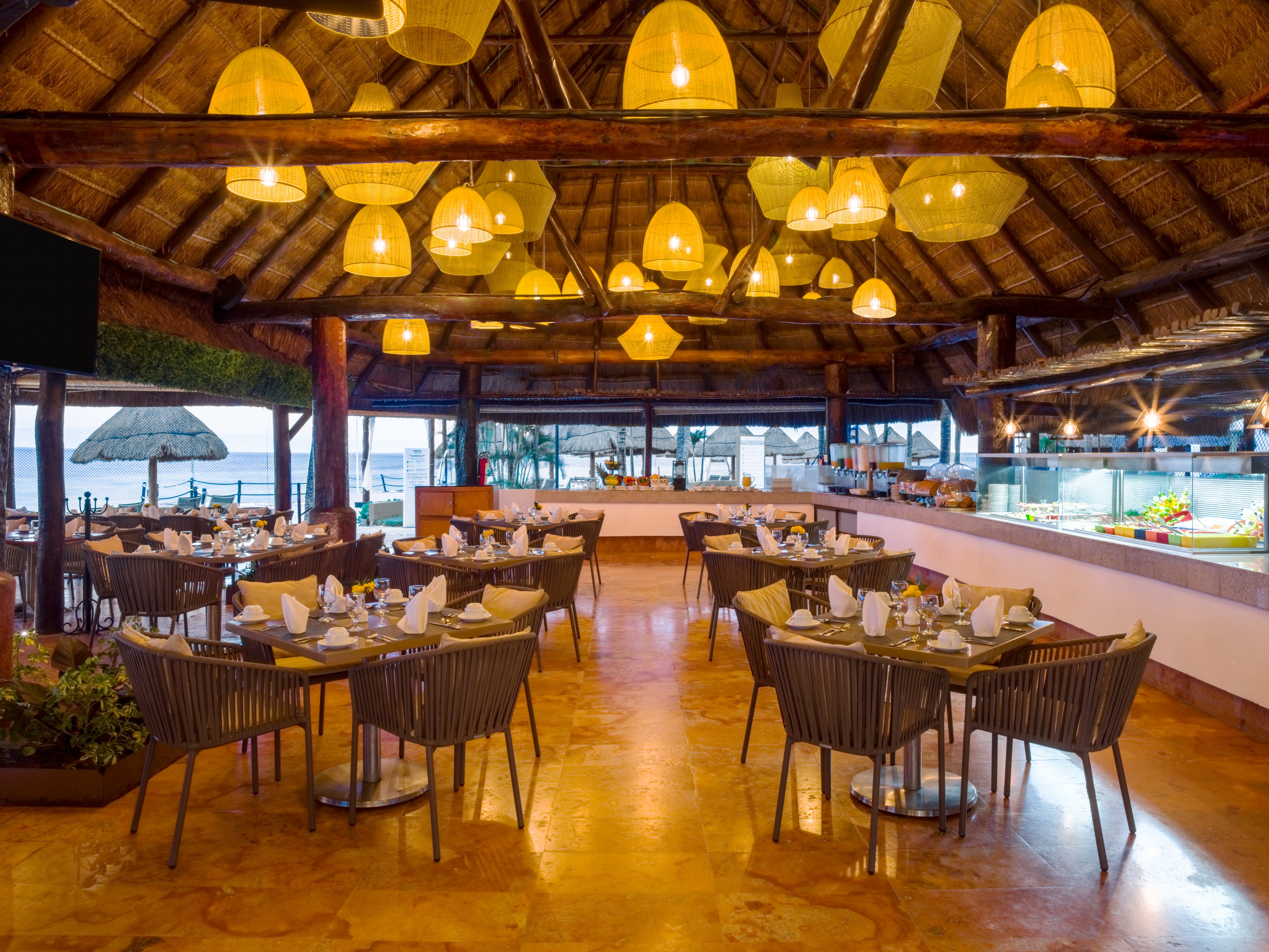 Image > Resort > Fiesta Americana Villas Cancun > FAV-CANCUN-DIN-01.jpg