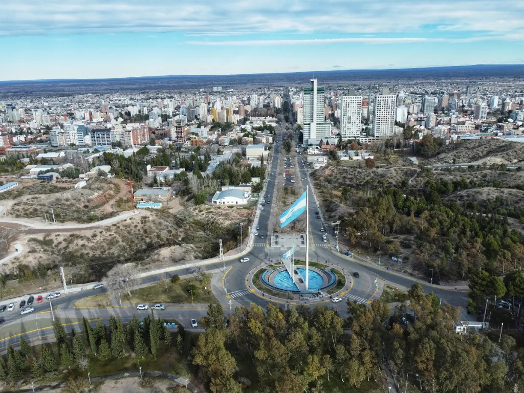 Vaca Muerta convirtió a Neuquén en la plaza inmobiliaria más dinámica del país. Demanda estructural, rentas en dólares y por qué no todo proyecto tiene sentido.