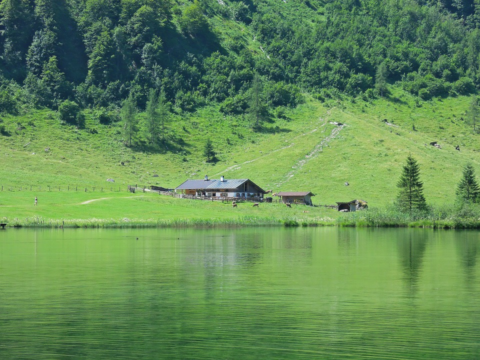 alm-hut-189662 960 720