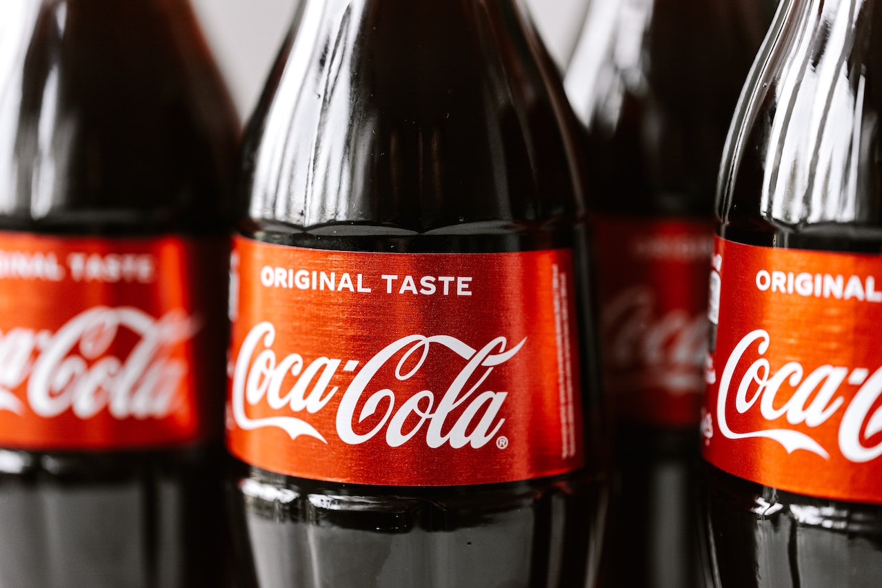 Cardboard Handles Replace Plastic in Coca-Cola Package