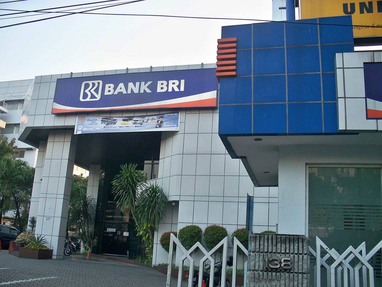 1280px-Bank BRI Kramat Raya - panoramio