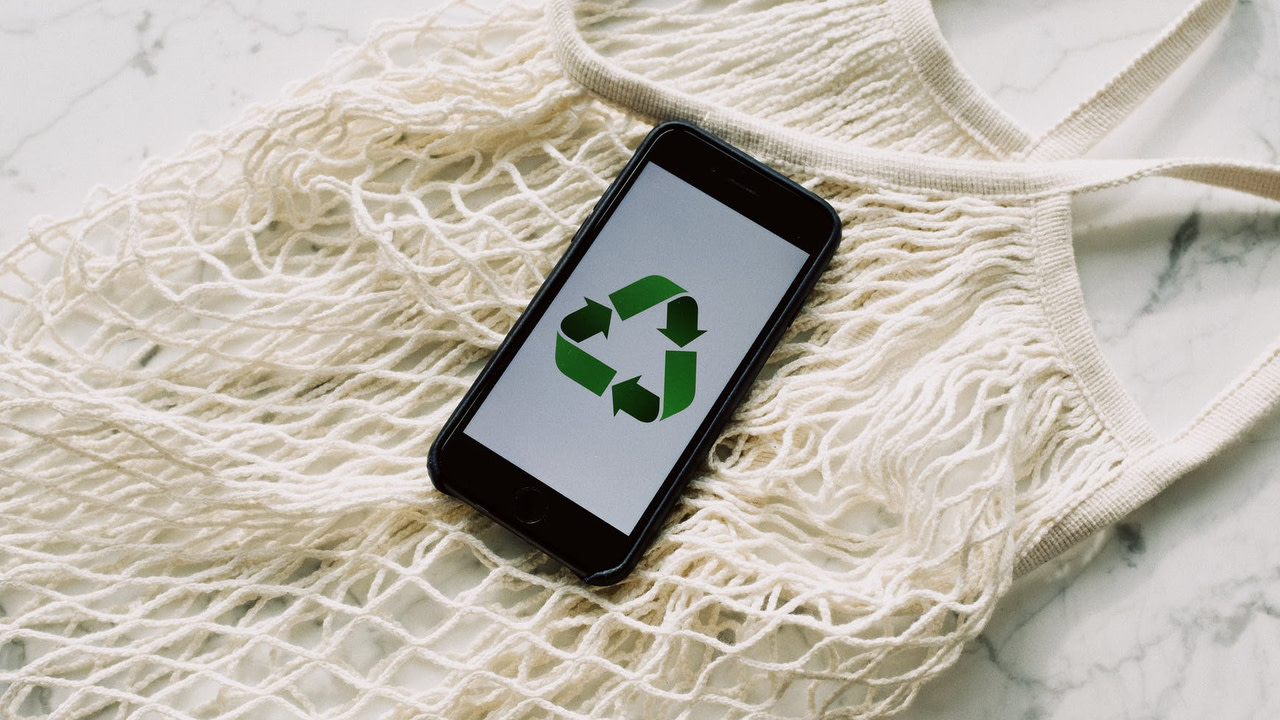 Smartphones and Sustainability 
