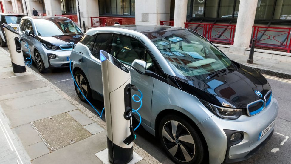 118941906 electric-car1