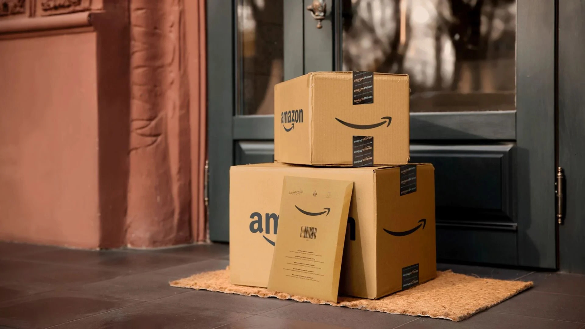 Amazon Packs Less, Delivers More Green