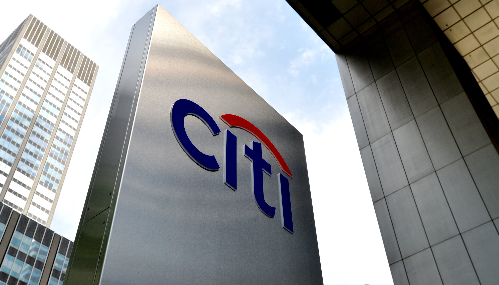 Citi UAE Launches Recycled Plastic Corporate Cards