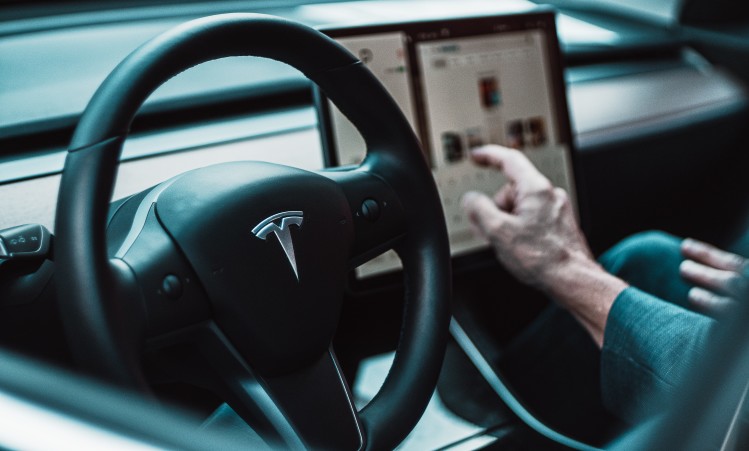 Tesla Shareholders Urge Linking Director Pay to ESG