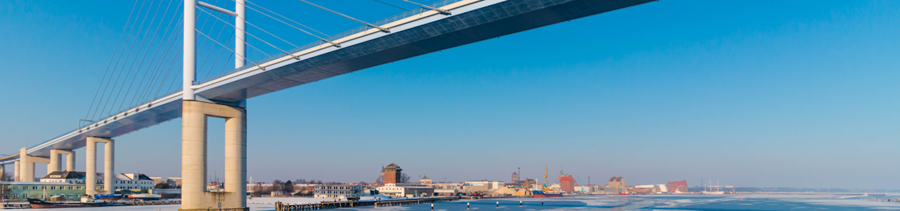 alternatieven voor een overbruggingskrediet - afbeelding van een brug in een grote stad