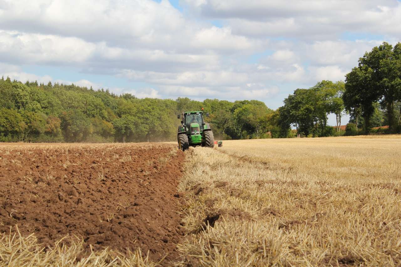 Leasing options for tractor hire in the farming and agricultural sector