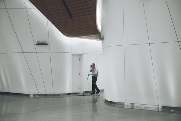Cleaning staff - https://unsplash.com/photos/MwW-zrkYSIU