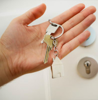 hand holding keys to represent how a UK SMEs can use bridging loans to finance a property purchase 