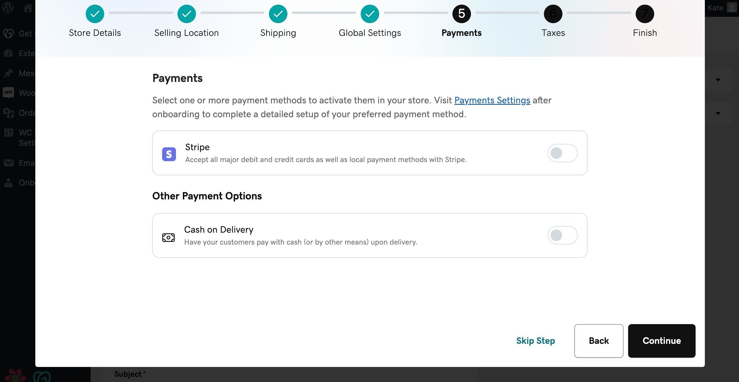 Dois campos que permitem aos comerciantes ativar o suplemento Stripe ou o método de pagamento Cash on Delivery durante o assistente de integração