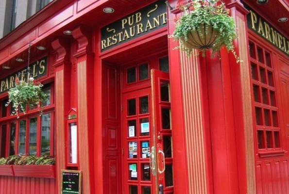 10 Pet-Friendly Restaurants In NYC Where You Can Bring Your Dog