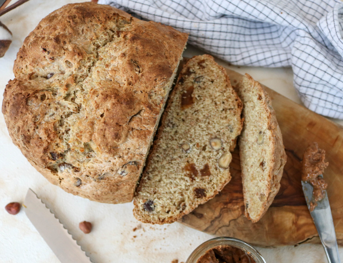 Apricot and hazelnut bread Apinchof.me
