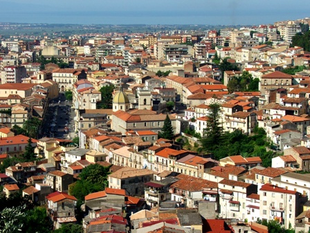 Lamezia Terme: klidná spojka mezi letištěm, mořem, kopci a kalábrijským stolem