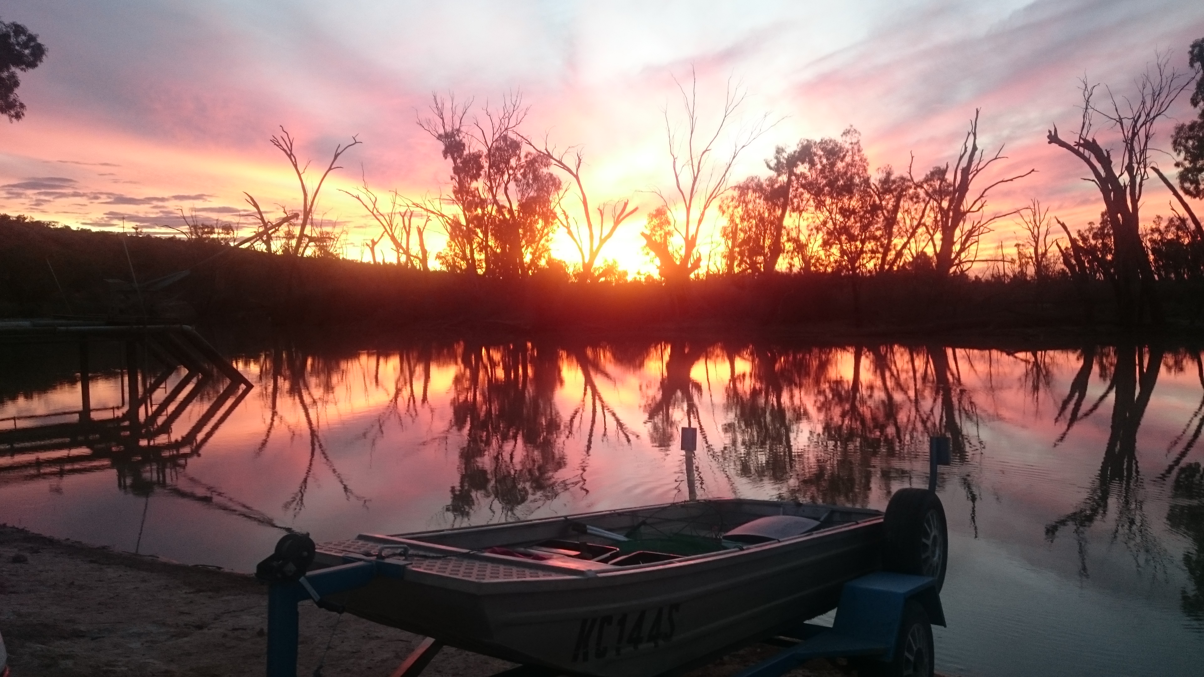 The Pike River in South Australia’s Riverland is part of the broader Murray River landscape in which silcrete and chert sources shaped Aboriginal movement and stone procurement. Credit: Yuri Obst / Wikimedia Commons, CC BY-SA 4.0