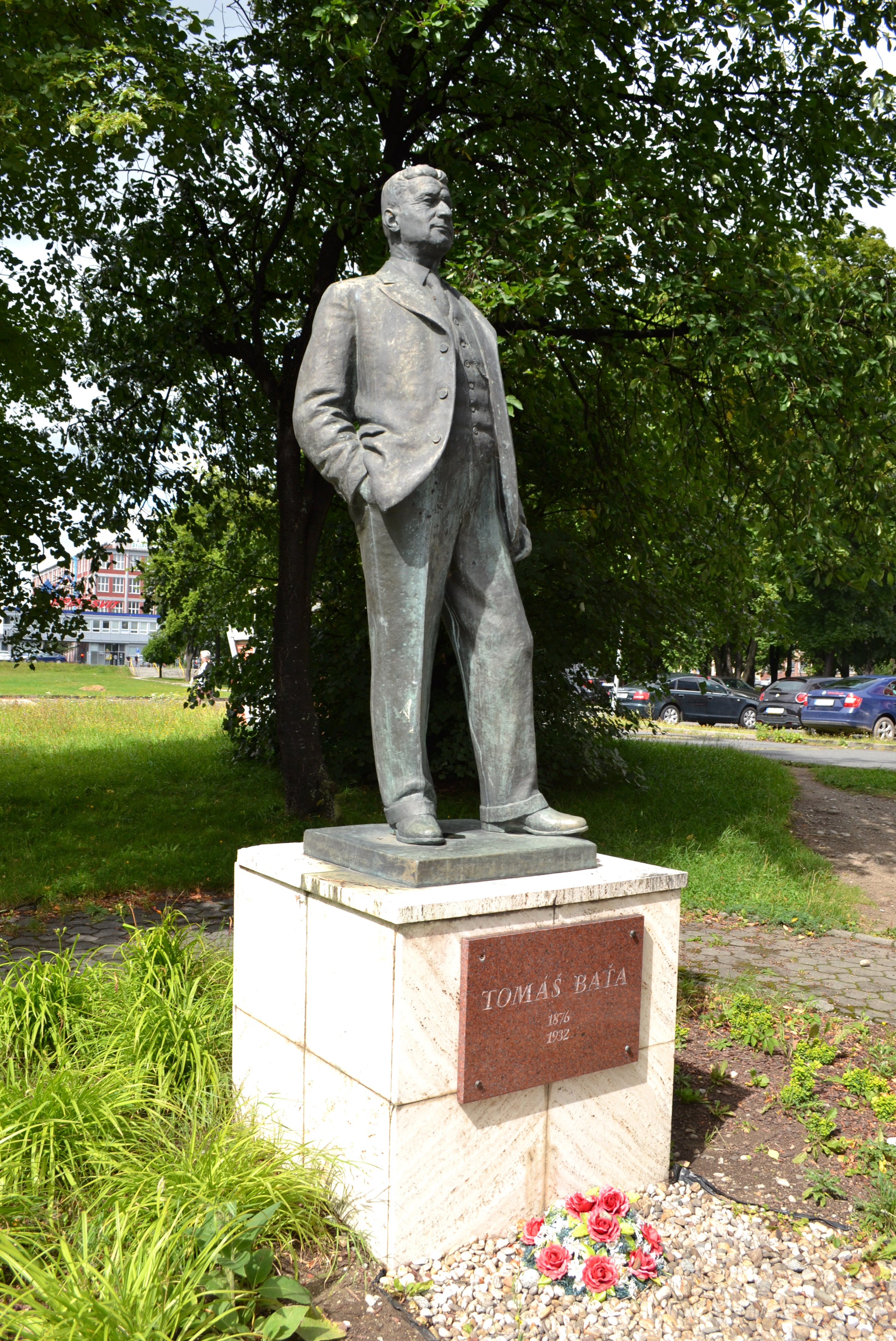 Socha Tomáše Bati ve Svitu na Slovensku spojuje heslo se zakladatelem, jehož firma proměnila službu zákazníkovi v provozní systém. Kredit: Ladislav Luppa, Wikimedia Commons, CC BY-SA 4.0