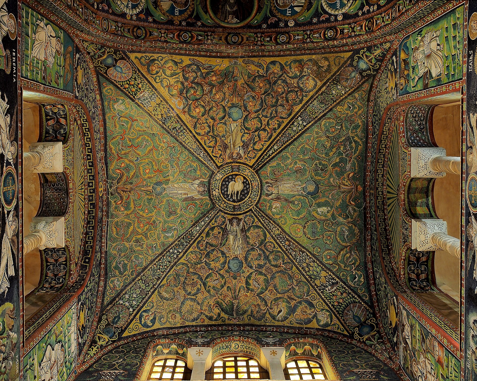 Basilica of San Vitale - Lamb of God mosaic. Photo: Petar Milošević, Wikimedia Commons, CC BY-SA 4.0