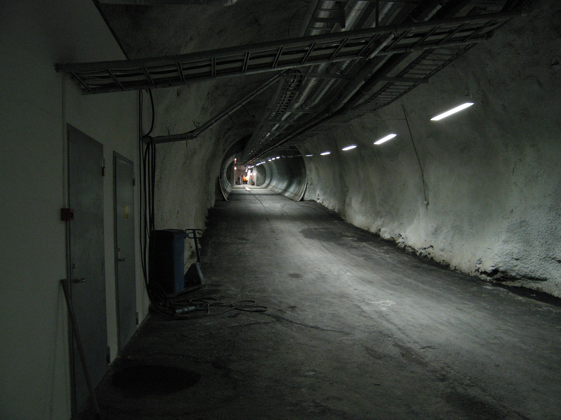 Vstupní tunel Globální semenné banky na Špicberkách. Foto: NordGen/Johan Bäckman, Wikimedia Commons, public domain