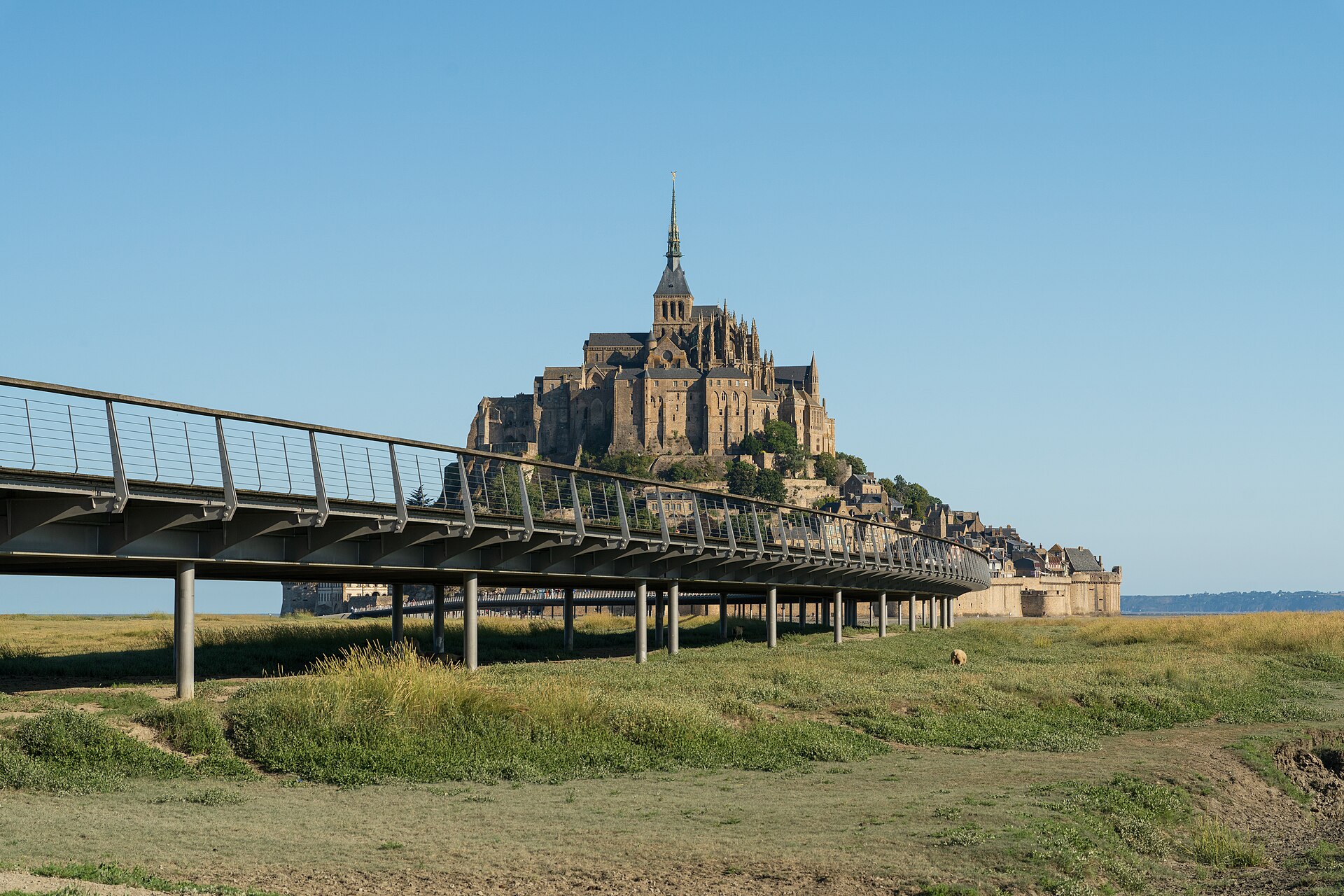 Bridge to Mont St Michel (3). Photo: Lynx1211, Wikimedia Commons, CC BY-SA 4.0