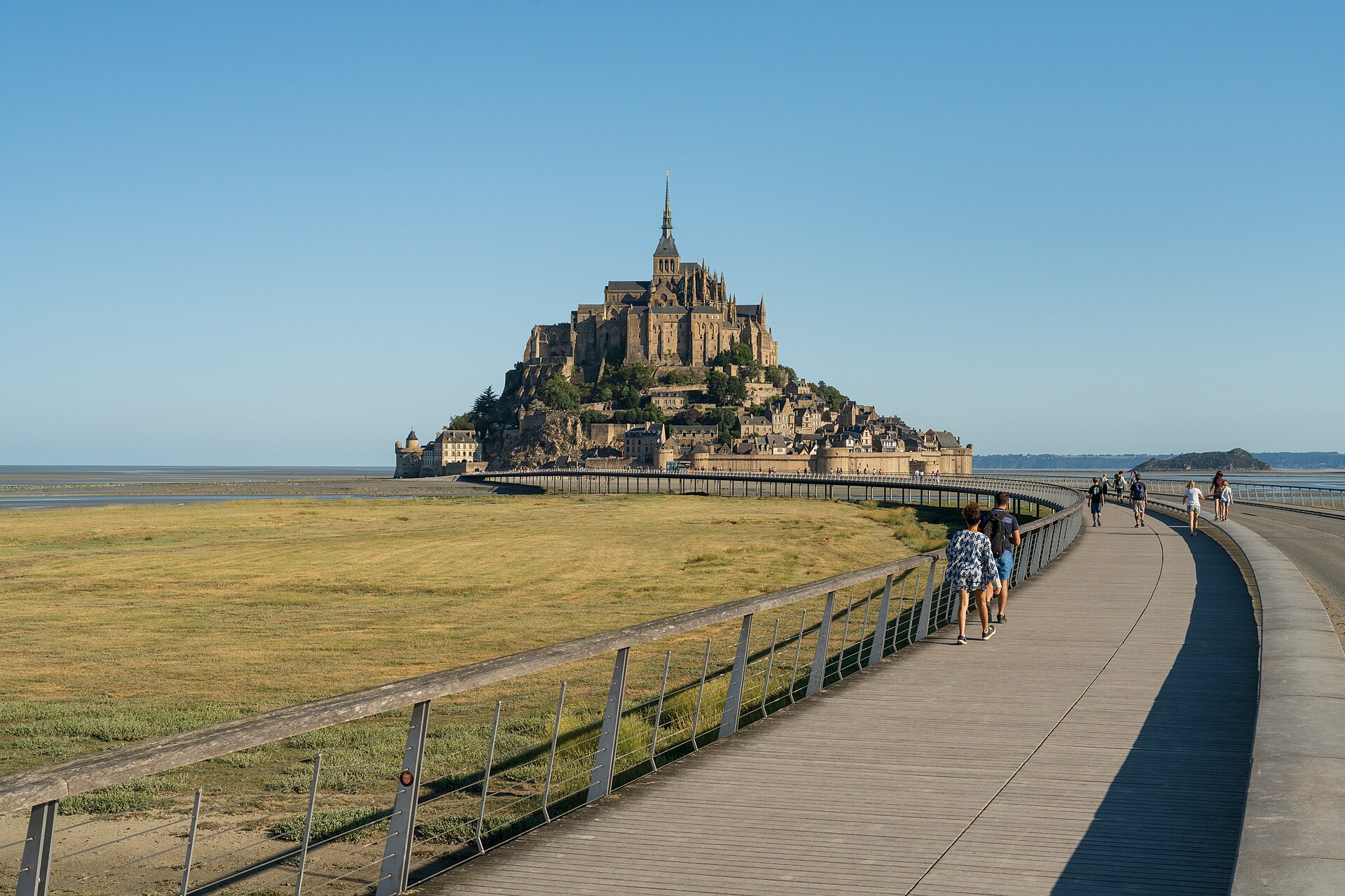 Bridge to Mont St Michel (4). Photo: Lynx1211, Wikimedia Commons, CC BY-SA 4.0