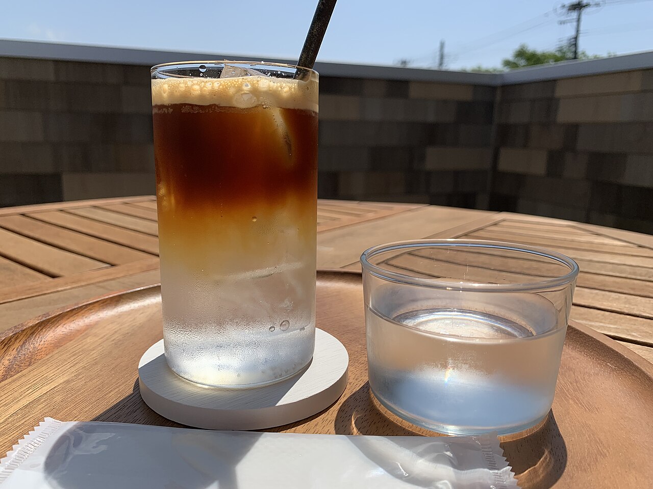 The History of Espresso Tonic: A Cold Drink Built on Pressure and Quinine