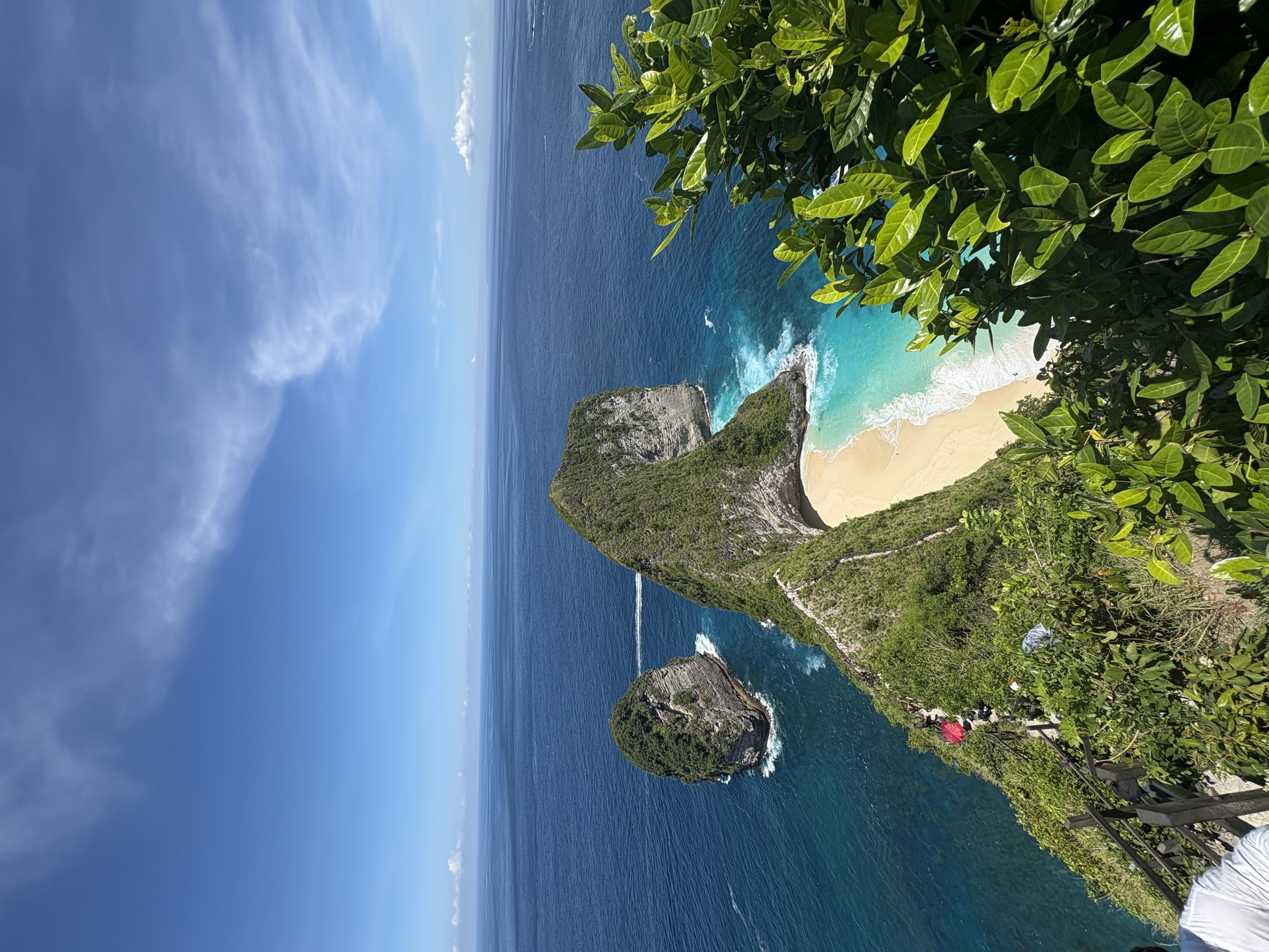 Nusa Penida and Nusa Lembongan: Limestone Cliffs, Blue Water and Seaweed Villages