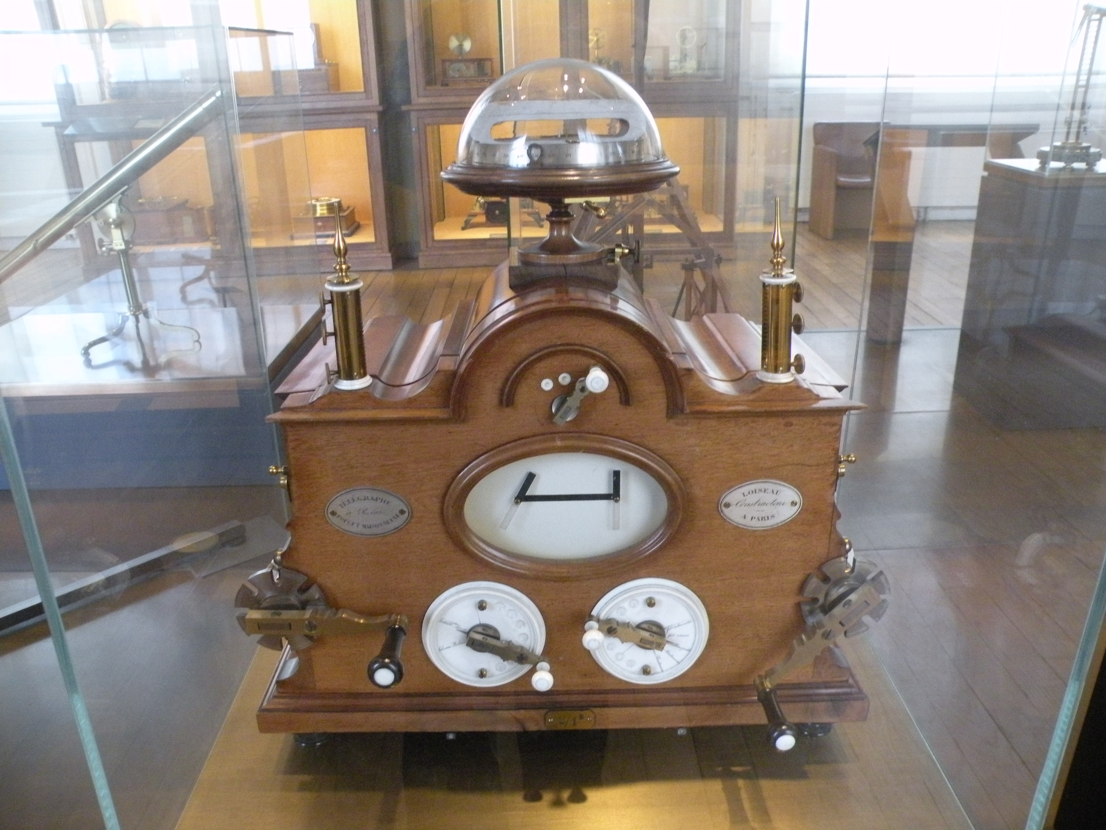 Muzejní model Chappeho telegrafu ukazuje fyzický problém celého systému: zpráva se musela stát polohou čitelnou z dalšího obzoru. Kredit: Chatsam, CC BY-SA 3.0 via Wikimedia Commons